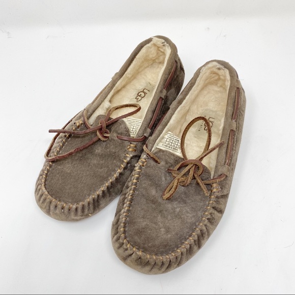 ugg dakota moccasins